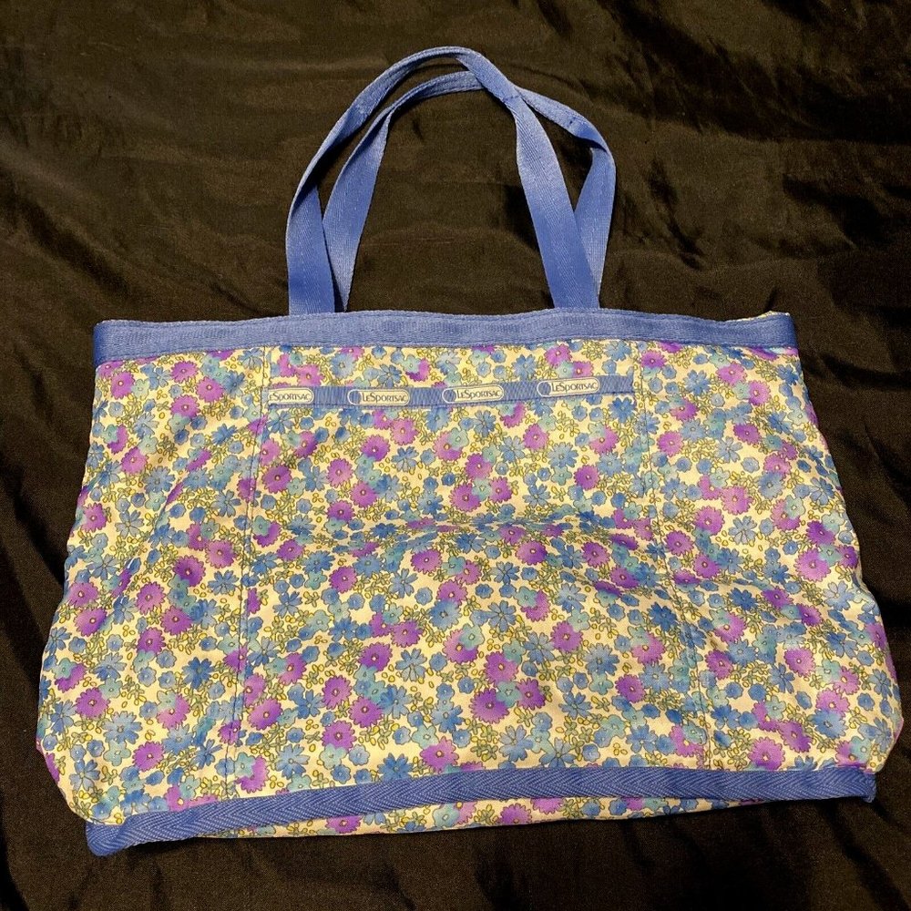 LeSportSac Elegant Daisy Flowered Handbag Purse Zip Close Purple Blue White